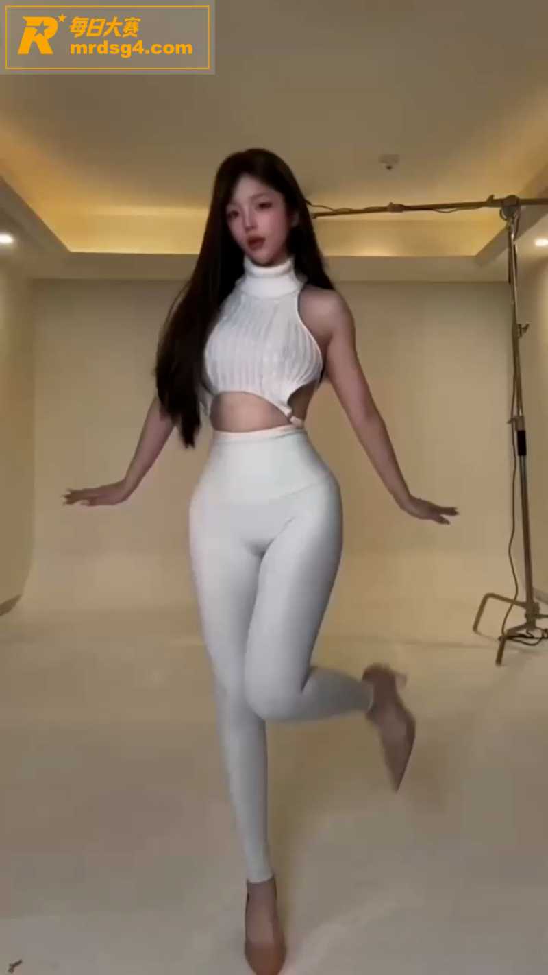 推特极品尤物女神 姝相关图片1