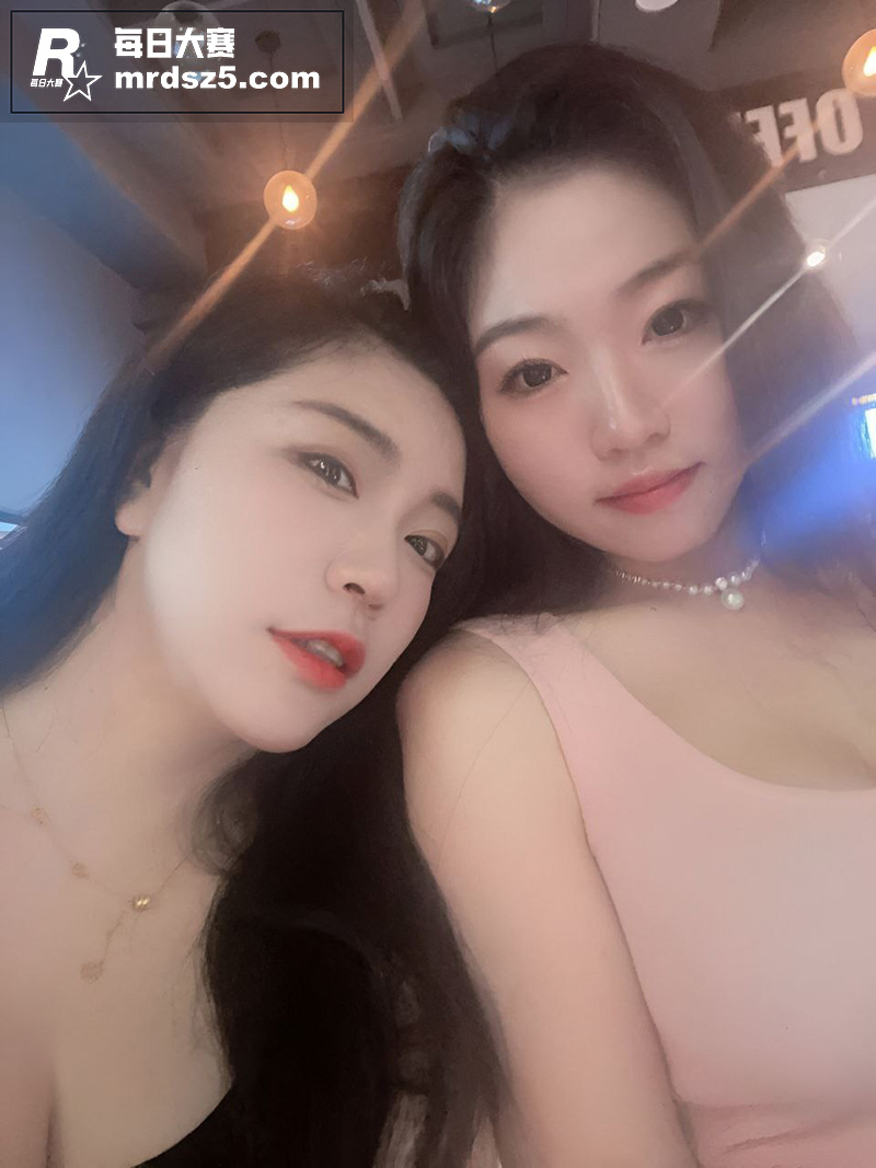 高颜值母女双飞福利 相关图片2