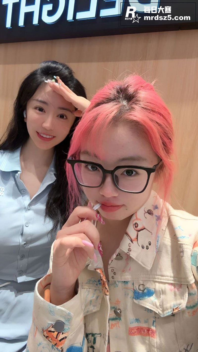 高颜值母女双飞福利 相关图片7