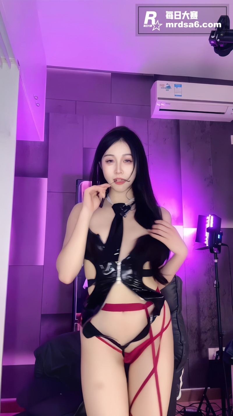 超美网红御姐 小鱼睡相关图片15