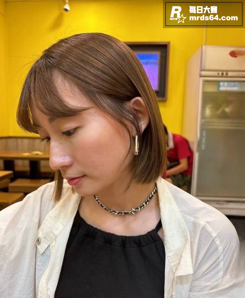短发巨乳奶茶妹 黄凯相关图片2