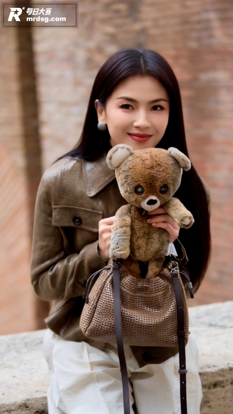 AI脱衣女明星 刘涛相关图片3