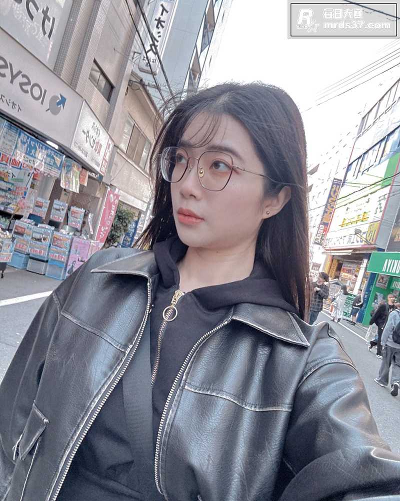 香港高颜值巨乳网红少相关图片3