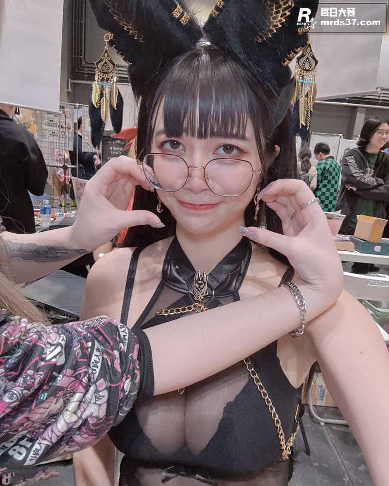香港高颜值巨乳网红少相关图片6