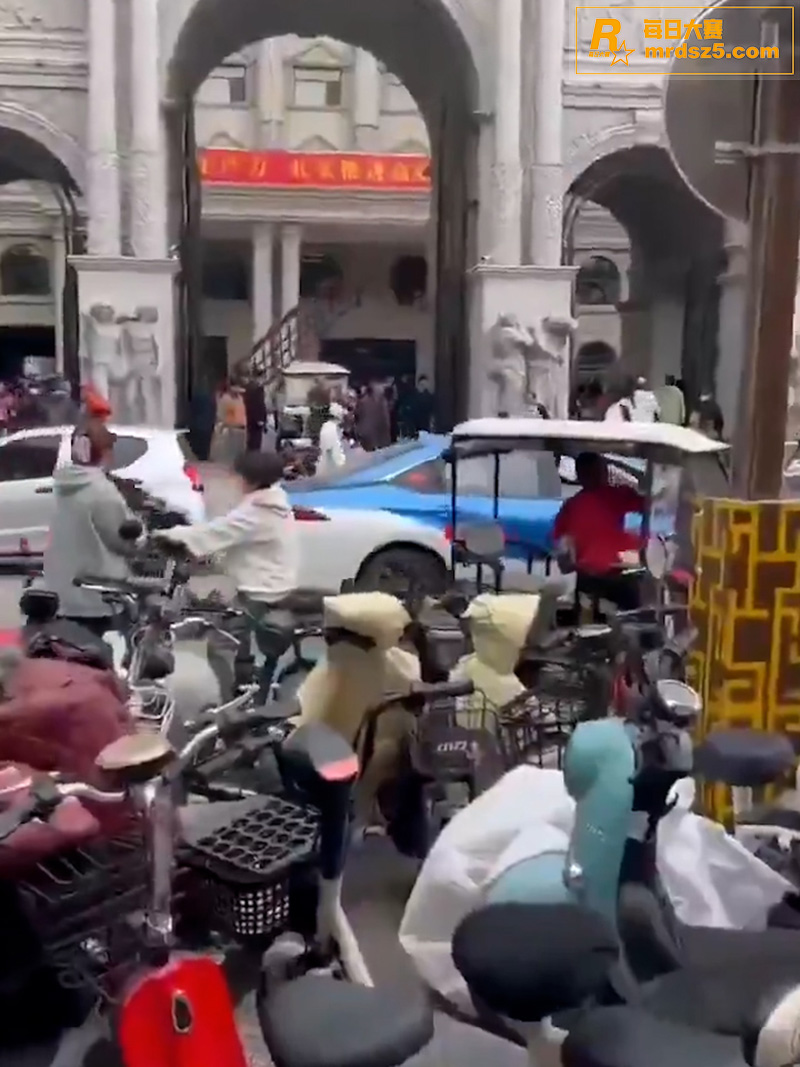 网传河北美术学院多名相关图片5