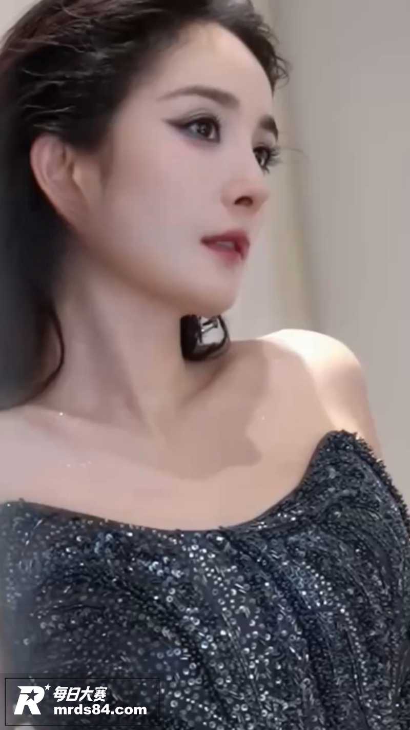 AI脱衣顶级女神明星相关图片1