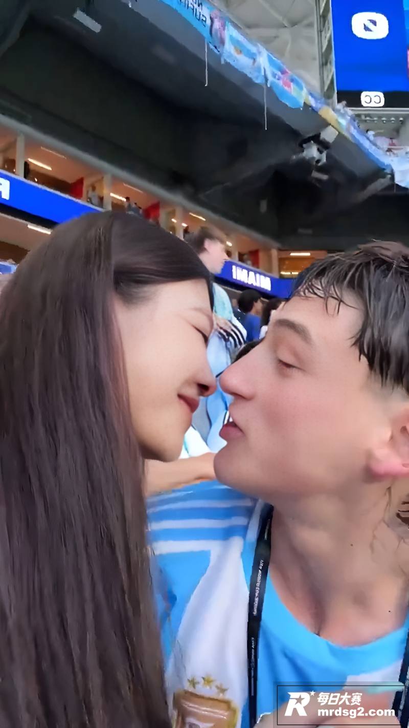 世界杯现场中国女博主相关图片4