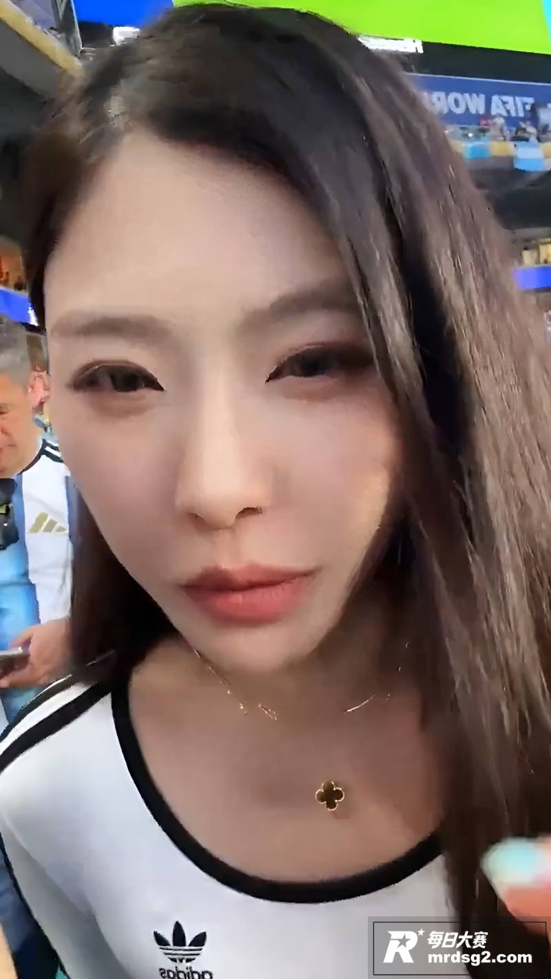 世界杯现场中国女博主相关图片7