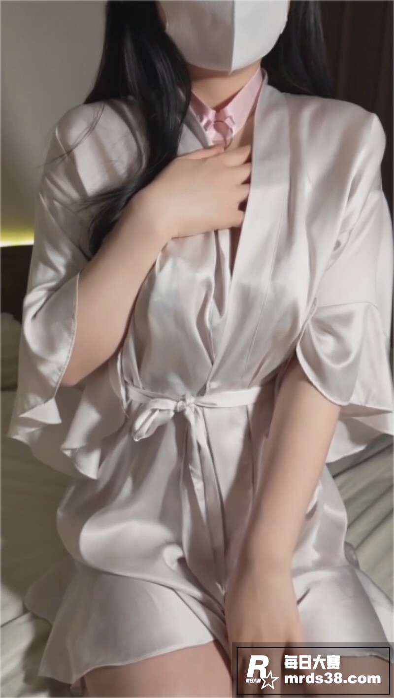 推特巨乳网黄 oli相关图片1