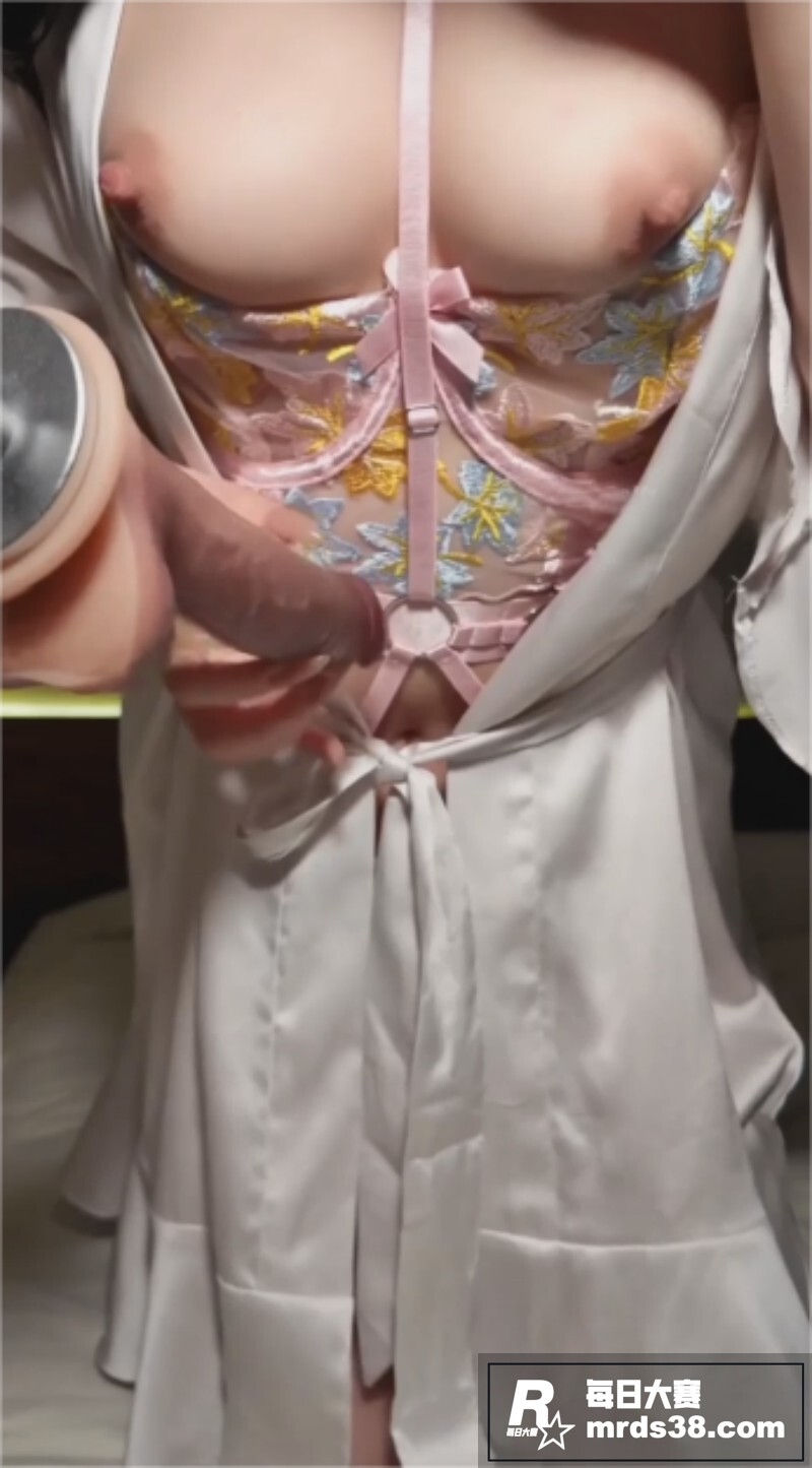 推特巨乳网黄 oli相关图片2