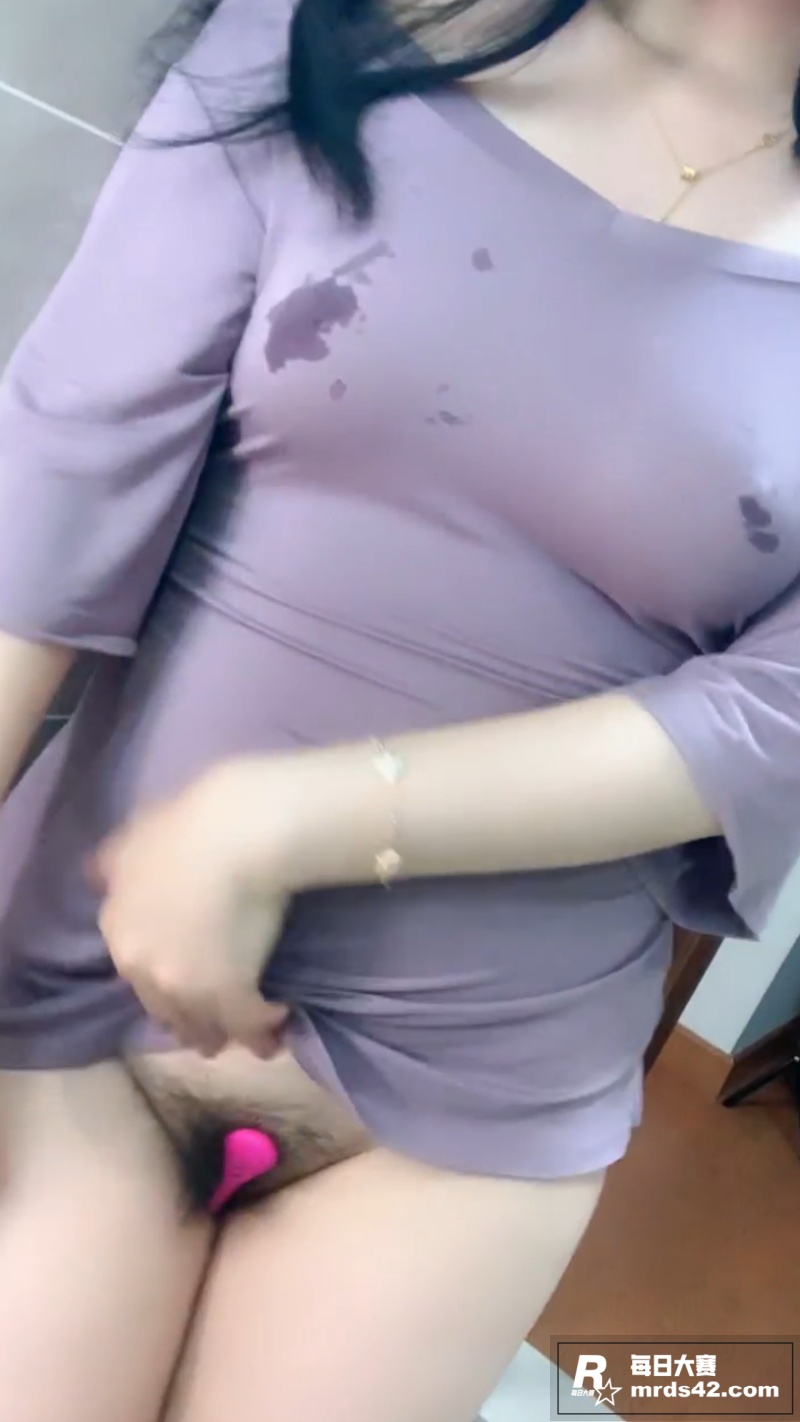 高颜值白嫩美乳黄播主相关图片2