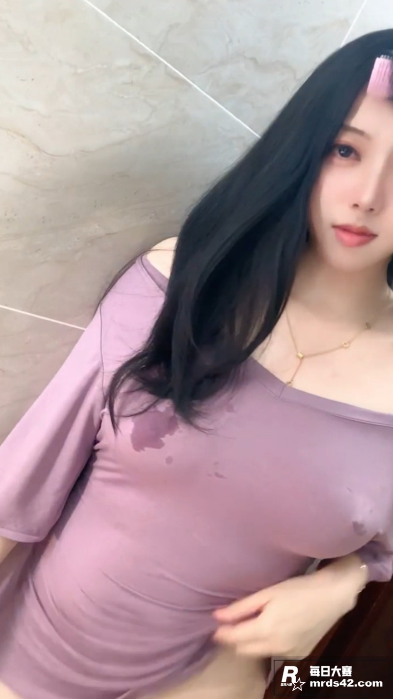 高颜值白嫩美乳黄播主相关图片3