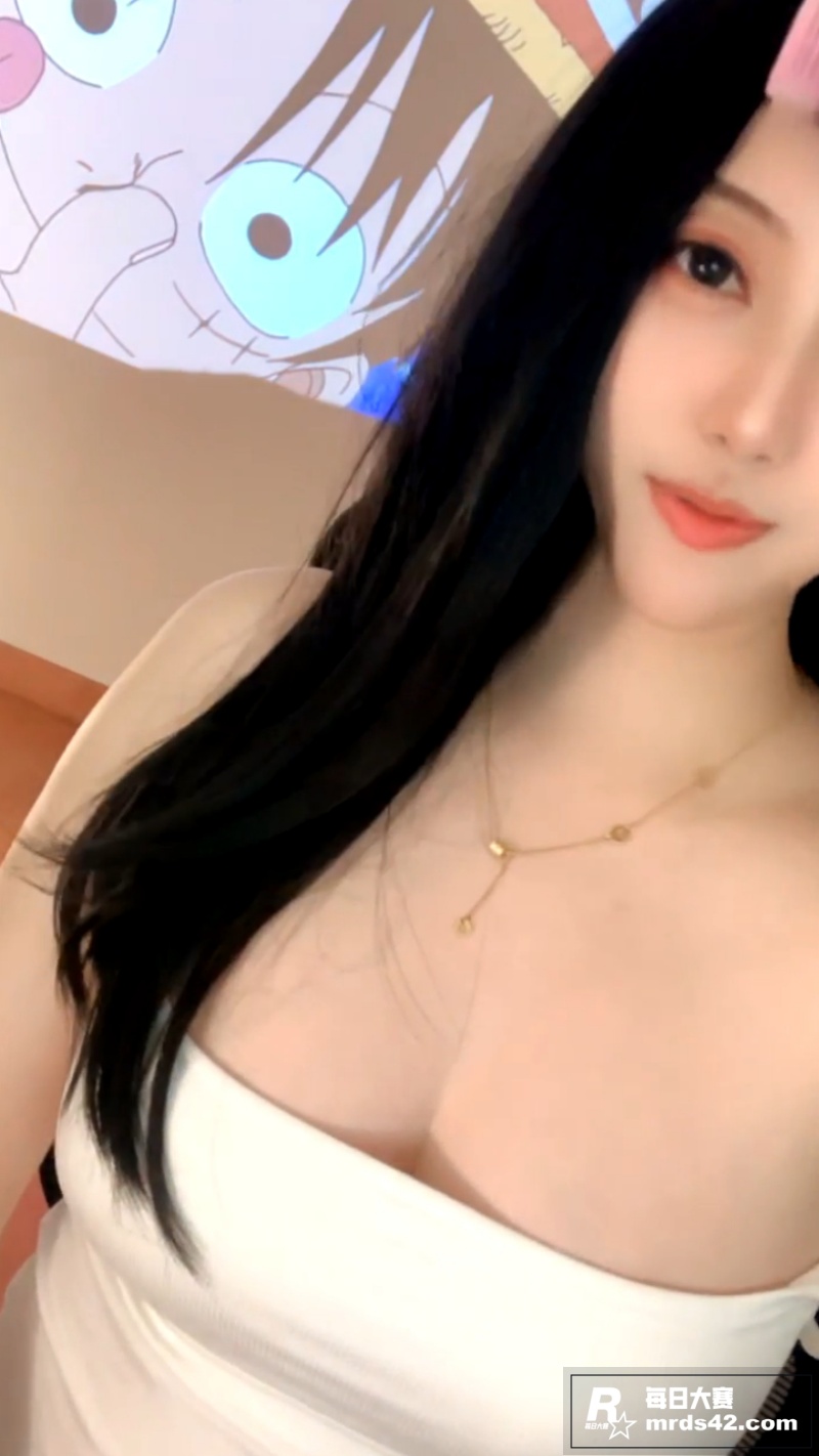 高颜值白嫩美乳黄播主相关图片10