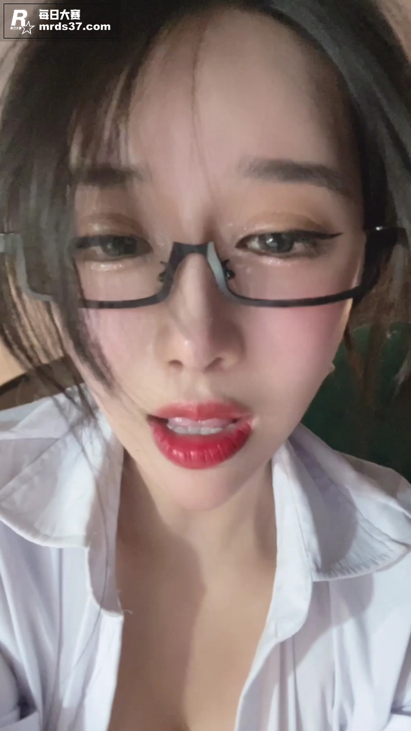 高颜值网易女神 小恩相关图片5