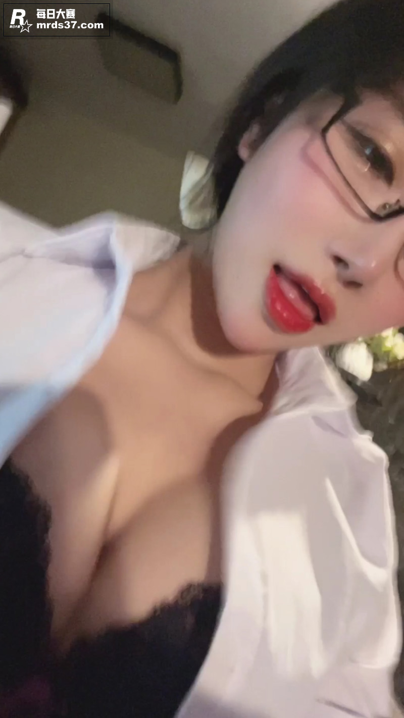 高颜值网易女神 小恩相关图片7