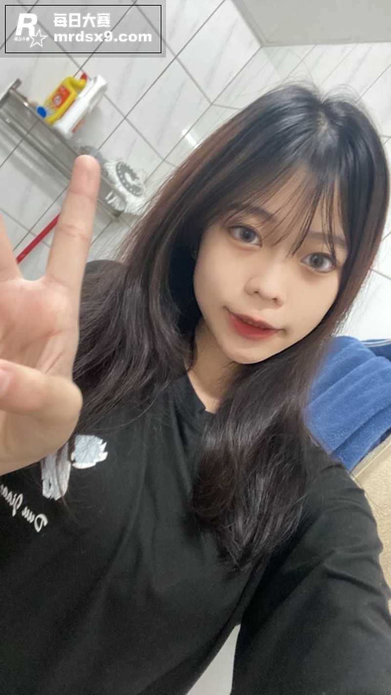 高颜值极品大一学妹 相关图片2