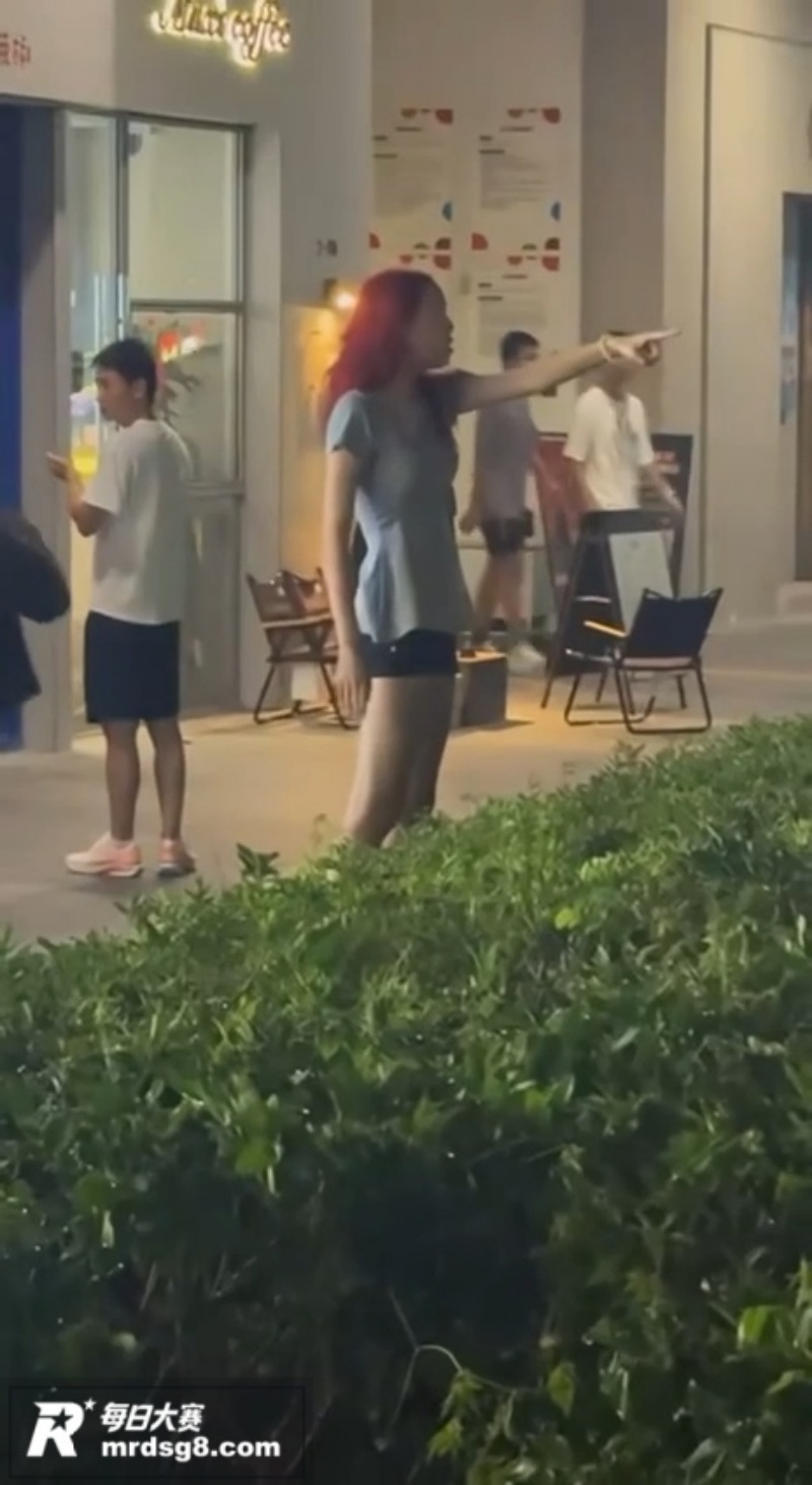 瑞安吾悦广场红发女捉相关图片5