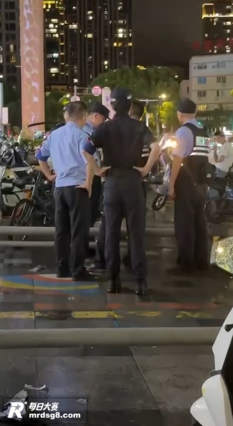 瑞安吾悦广场红发女捉相关图片12