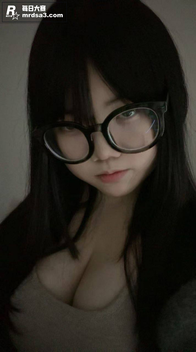 山东青岛大二巨乳学妹相关图片1