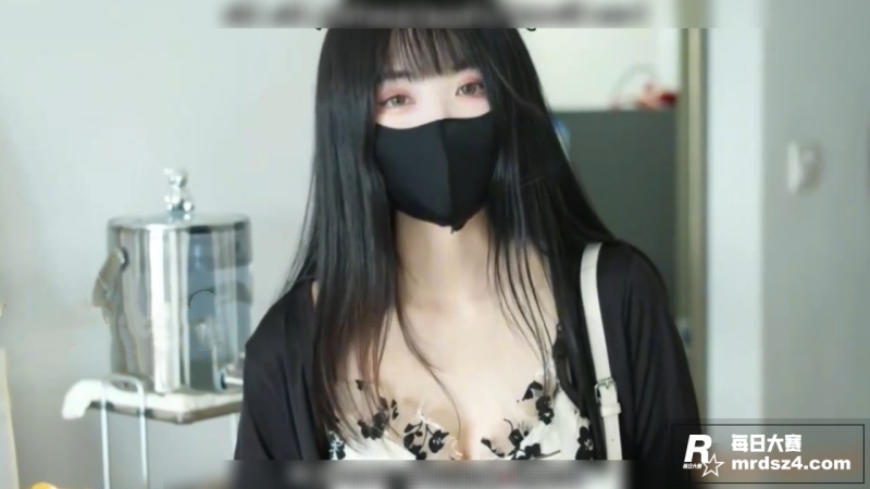 推特极品白虎馒头逼网相关图片1