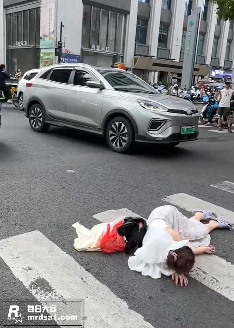 成都街头小仙女碰瓷事相关图片4 成都街头小仙女碰瓷事相关图片4