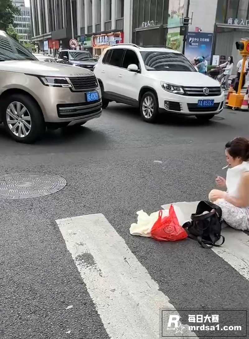 成都街头小仙女碰瓷事相关图片5 成都街头小仙女碰瓷事相关图片5