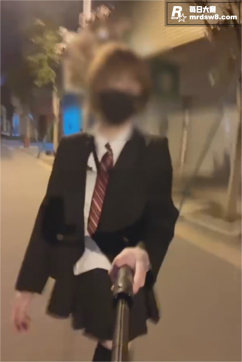 推特美艳伪娘 mik相关图片1