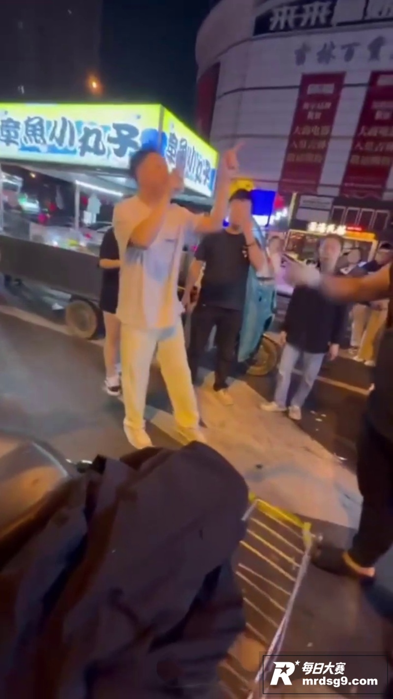 吉林财富广场醉酒男子相关图片5