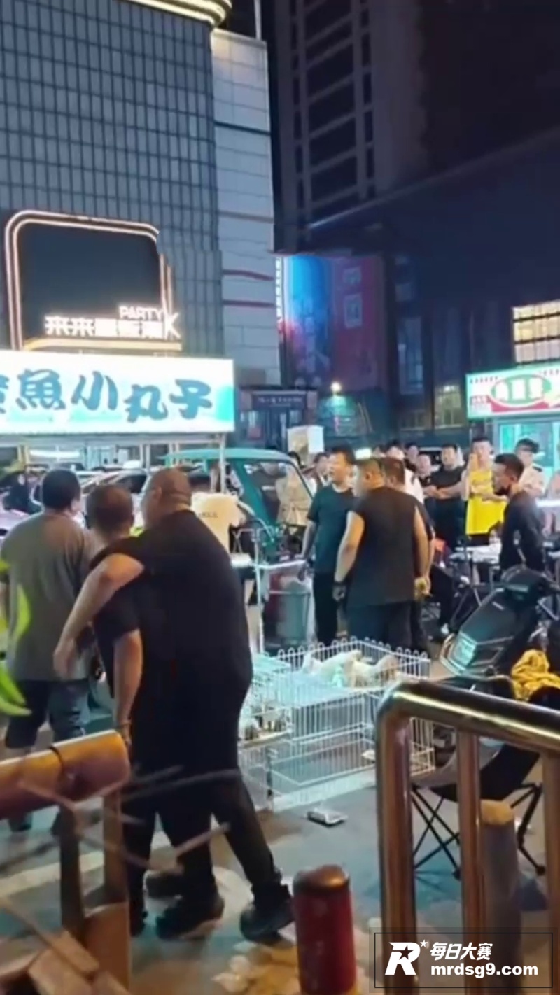 吉林财富广场醉酒男子相关图片8