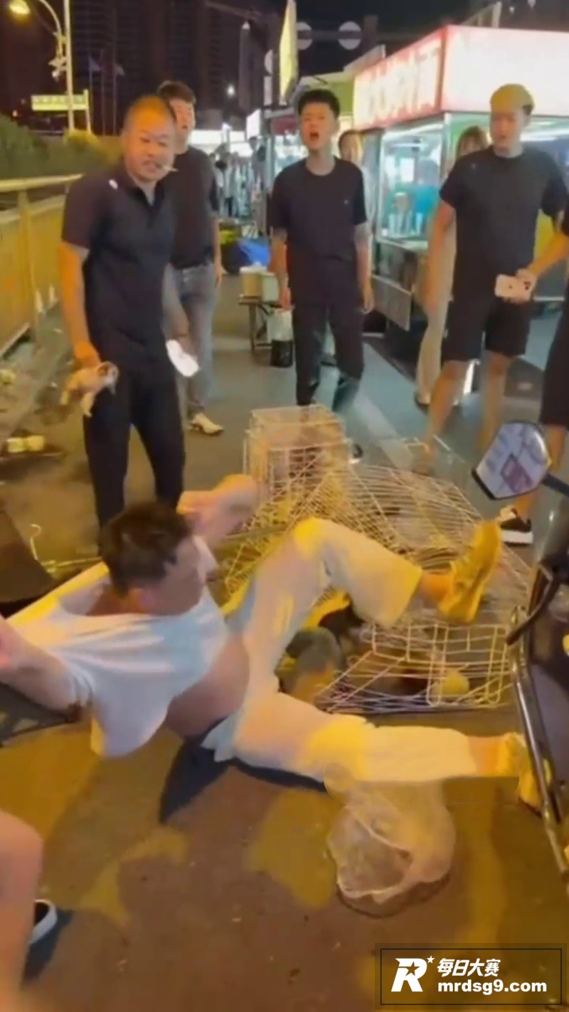吉林财富广场醉酒男子相关图片9