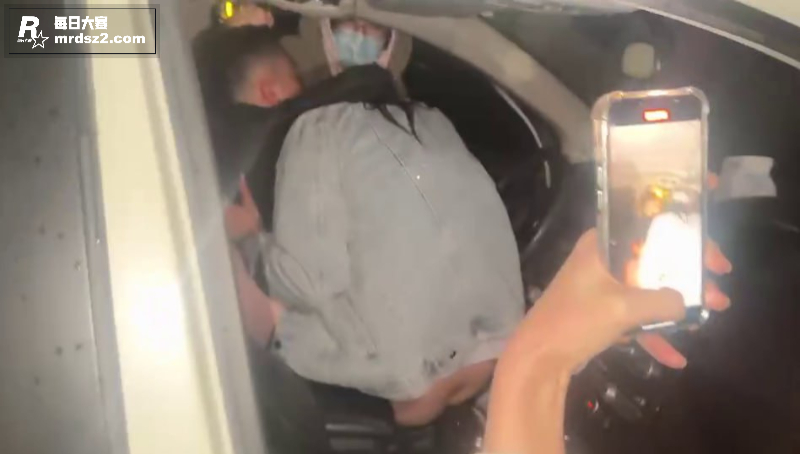 青岛男子与小三车震偷相关图片2