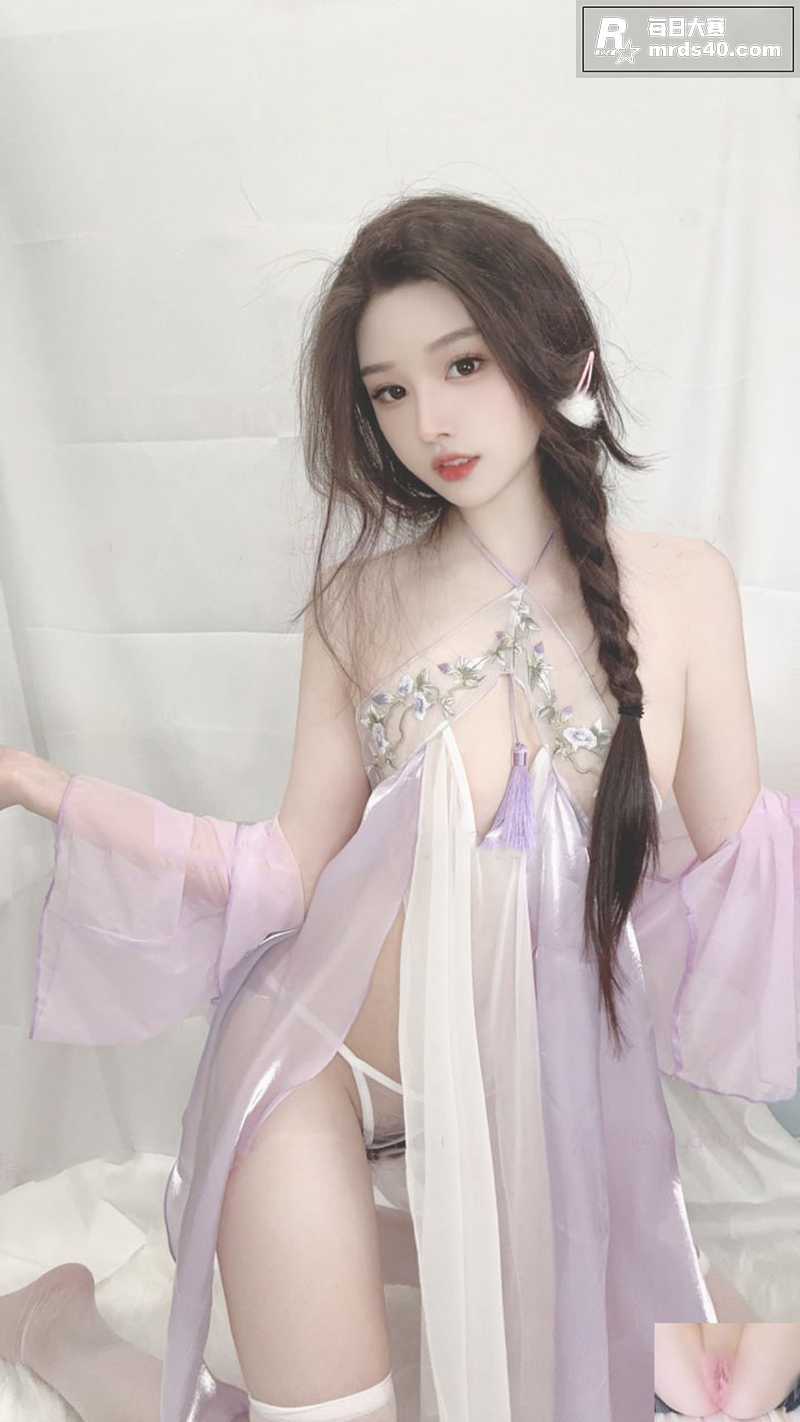 推特高颜值COS福利相关图片1