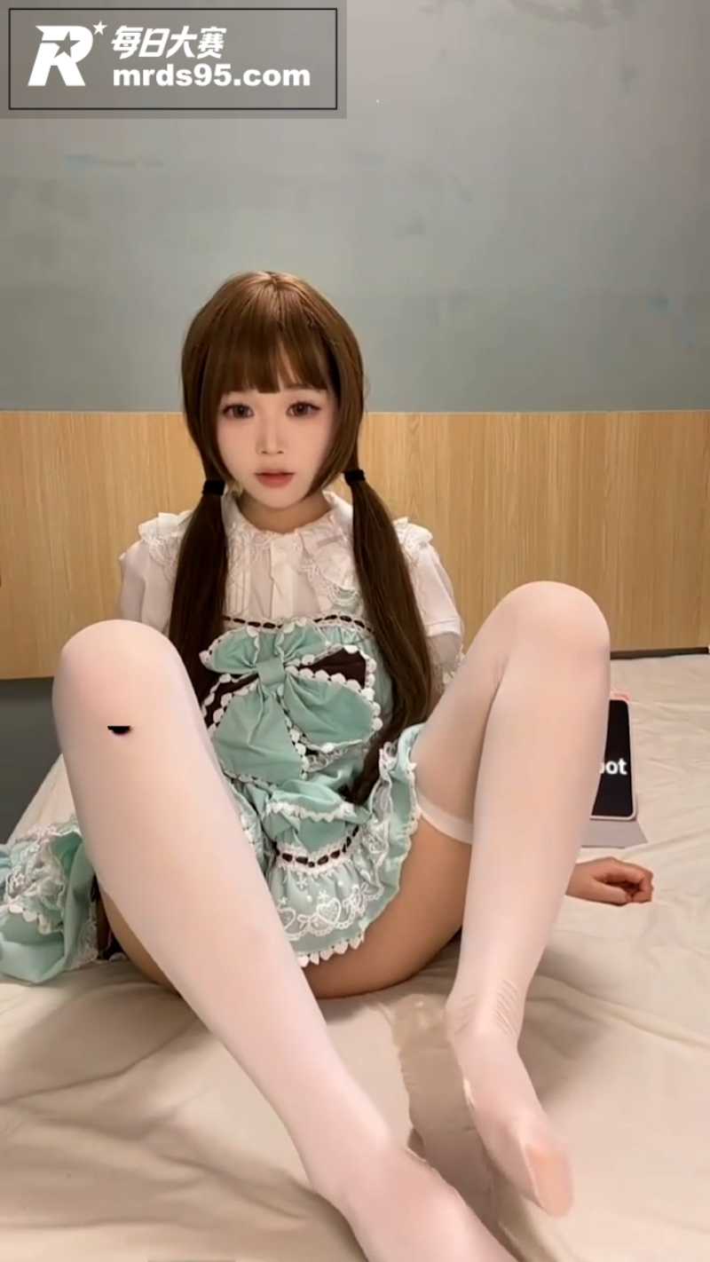 推特极品反差萝莉 小相关图片3
