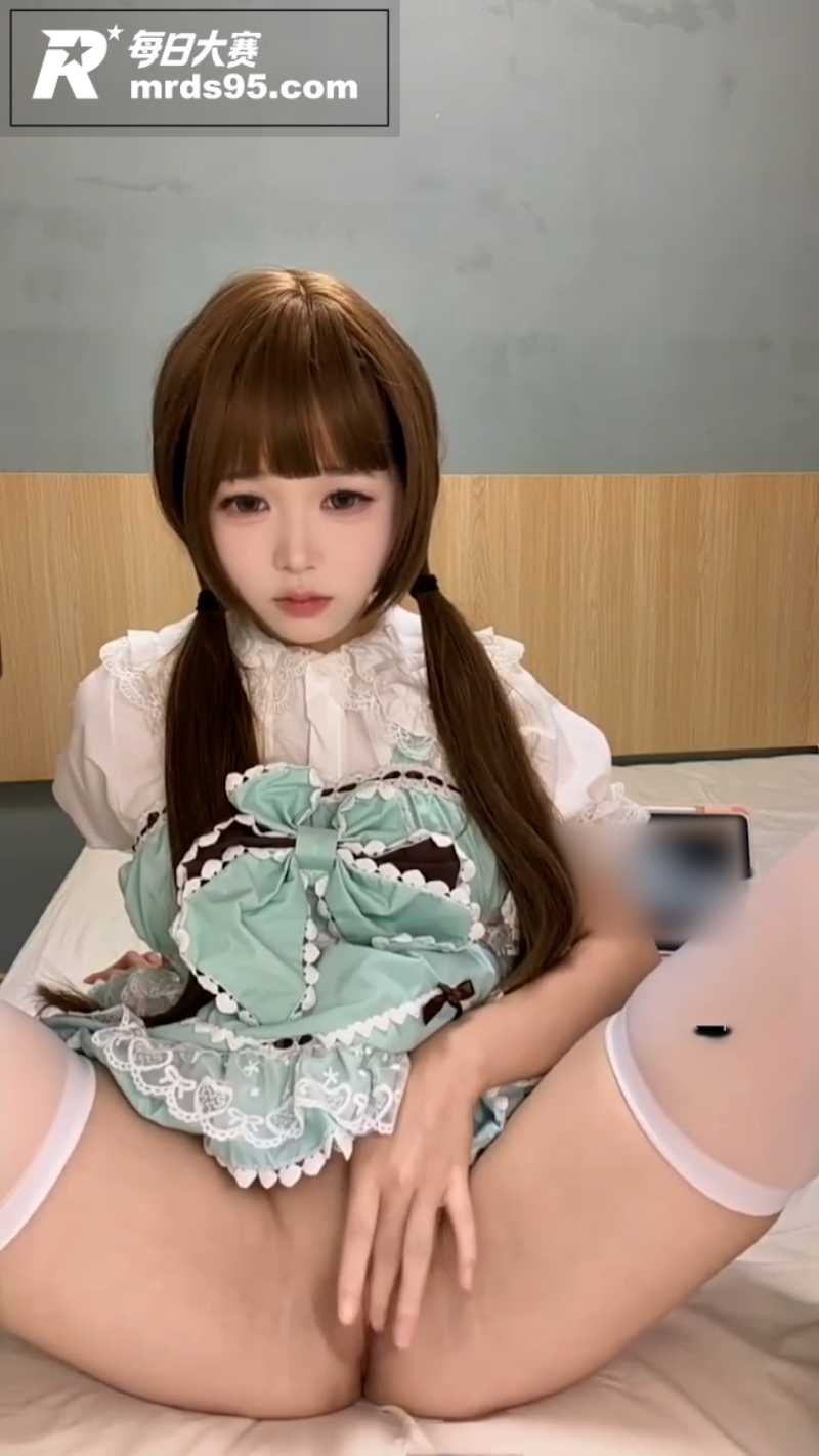 推特极品反差萝莉 小相关图片5
