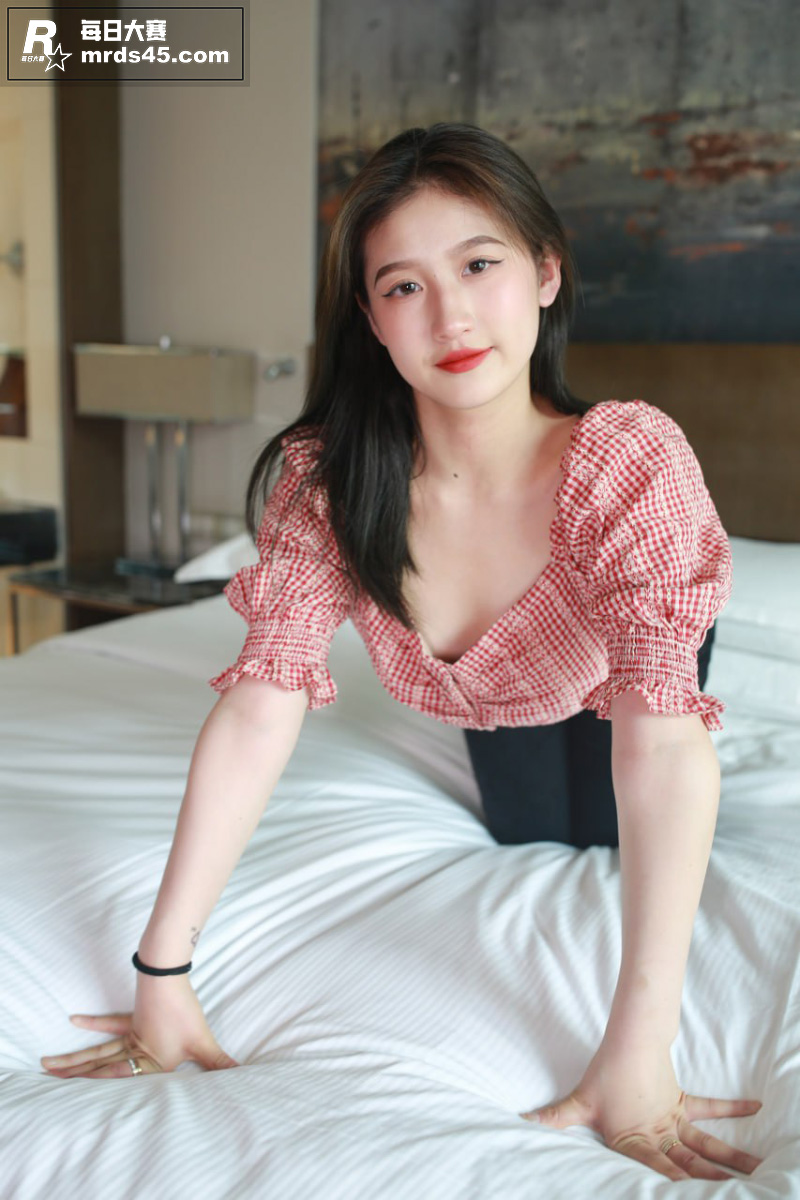 高颜值女神模特 彤彤相关图片3