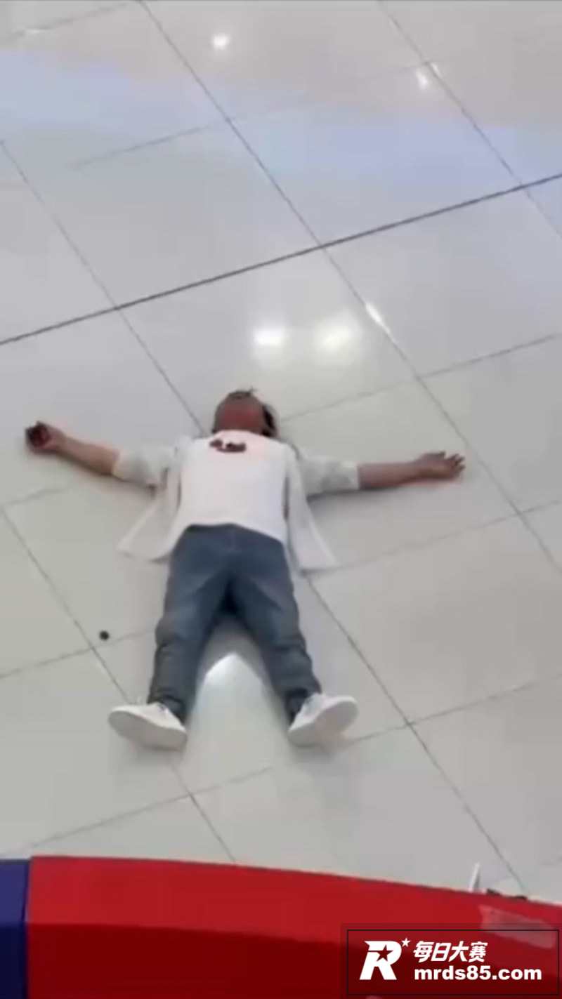 泾阳万达商场中年男子相关图片4