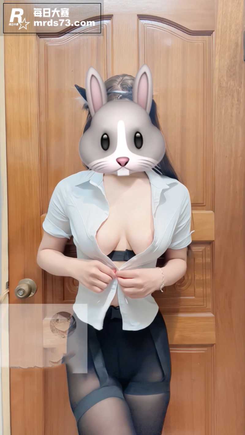 推特巨乳福利姬 RI相关图片5