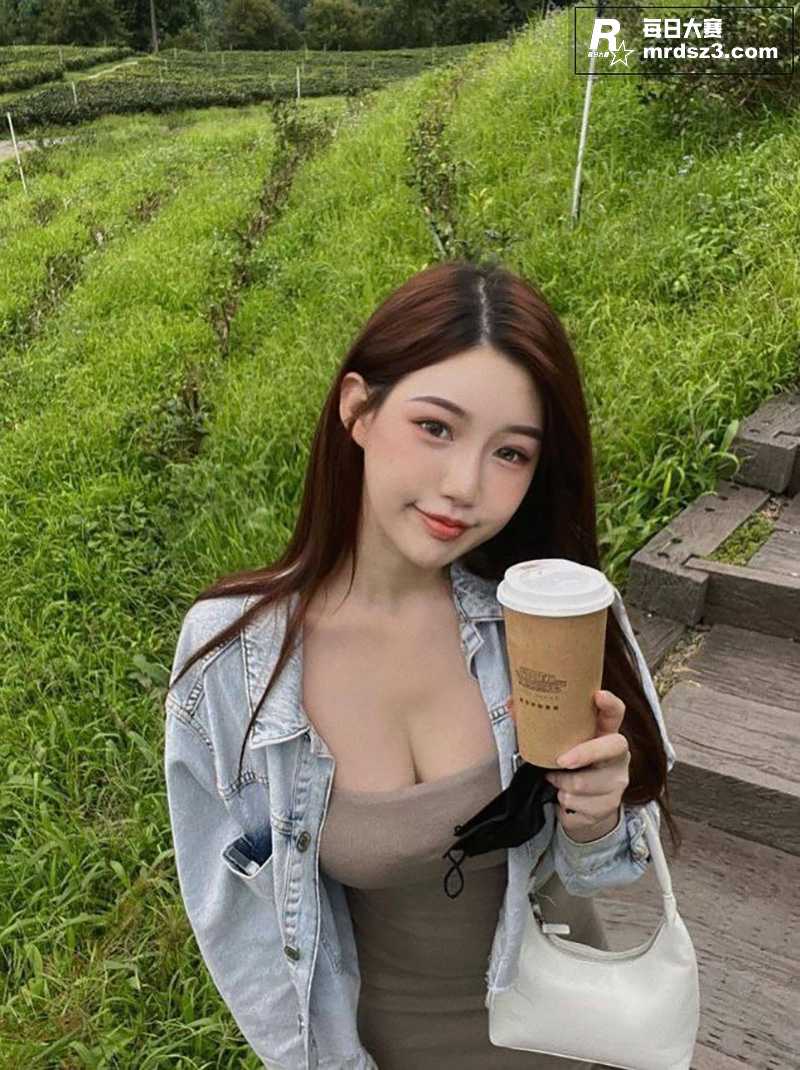 台湾顶级高颜值嫩妹 相关图片12