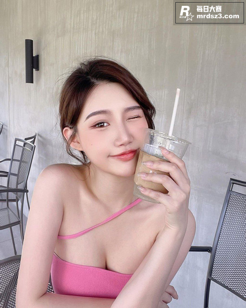 台湾顶级高颜值嫩妹 相关图片15