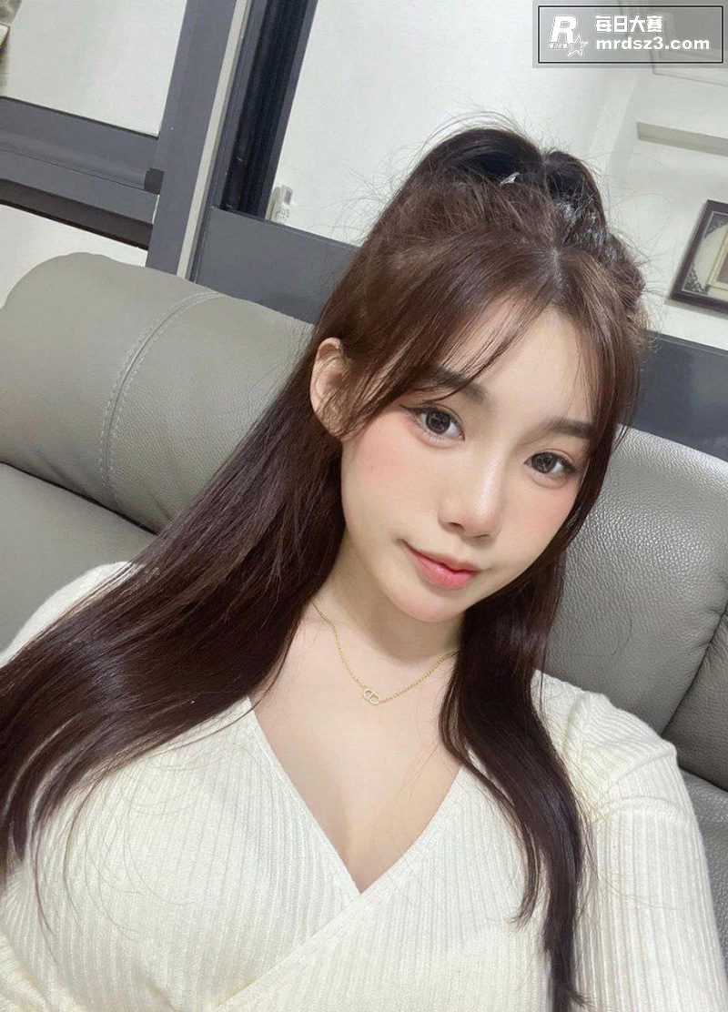 台湾顶级高颜值嫩妹 相关图片17