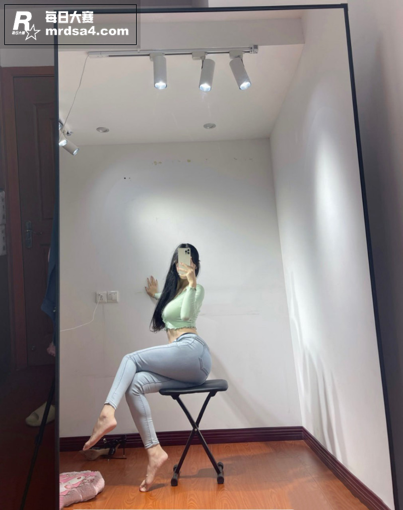 高颜值反差嫩妹 纯情相关图片1