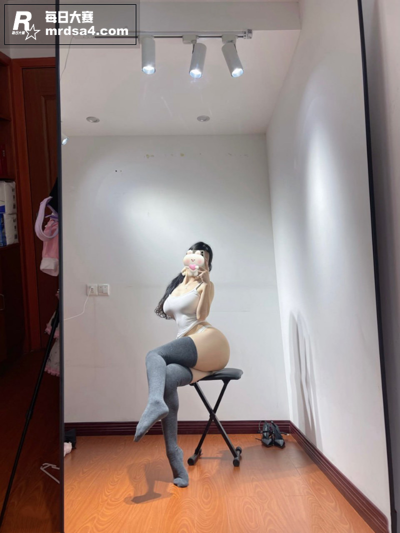 高颜值反差嫩妹 纯情相关图片4