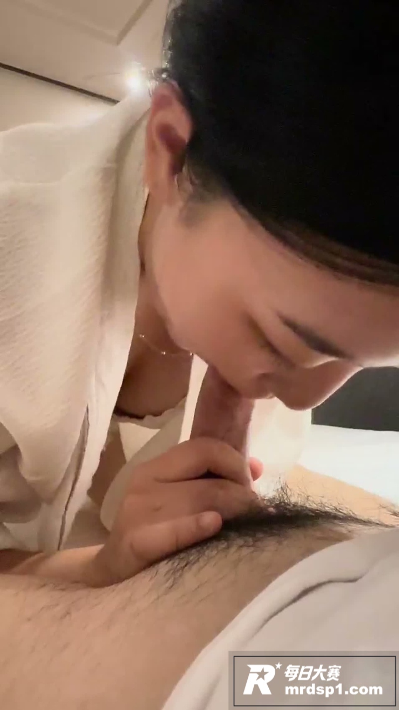 极品高颜值大奶嫩妹性相关图片2