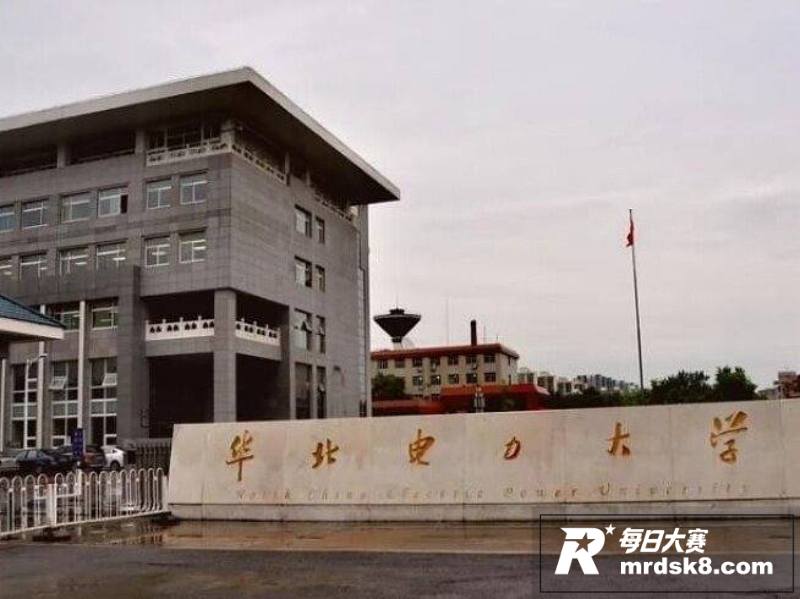 高校一男生戴假发进女相关图片11