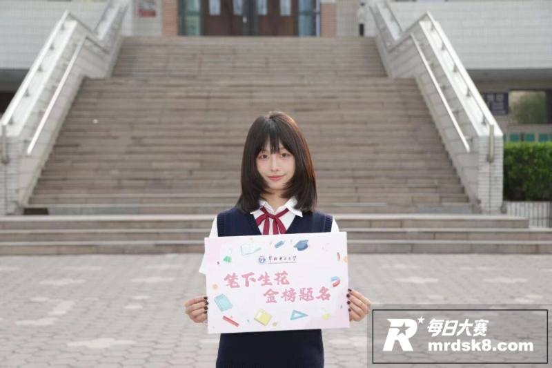 高校一男生戴假发进女相关图片13