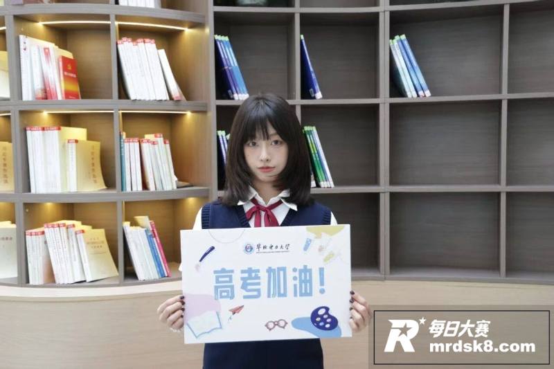 高校一男生戴假发进女相关图片14
