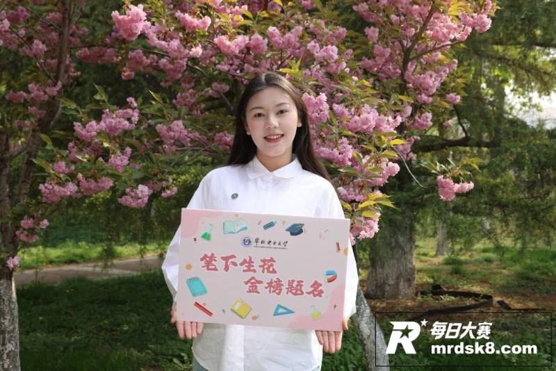 高校一男生戴假发进女相关图片16