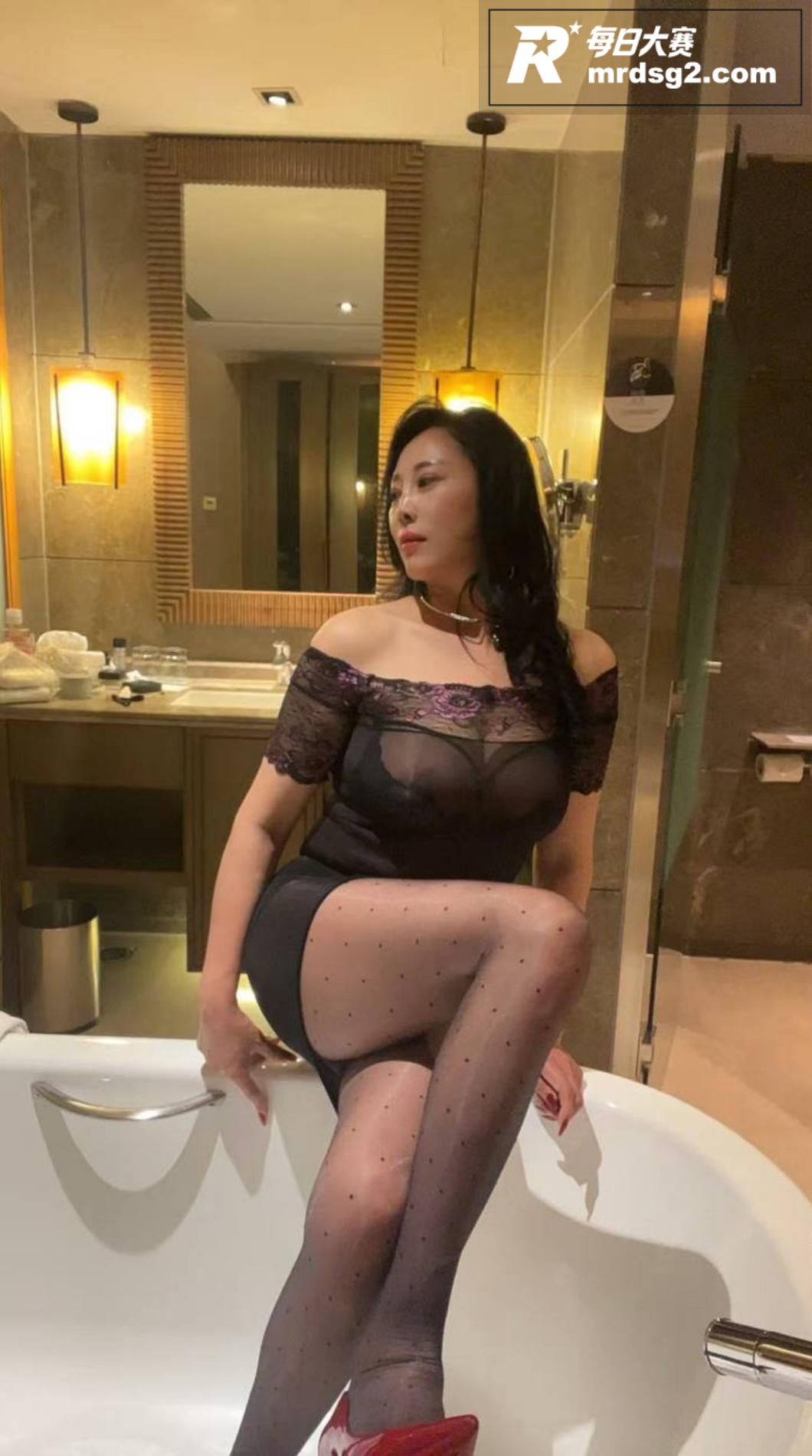 抖音高颜值少妇 安姨相关图片2