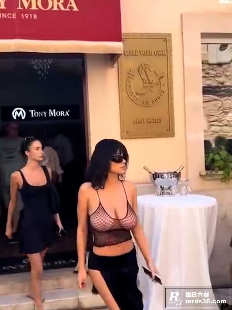 侃爷Kanye携手娇相关图片2