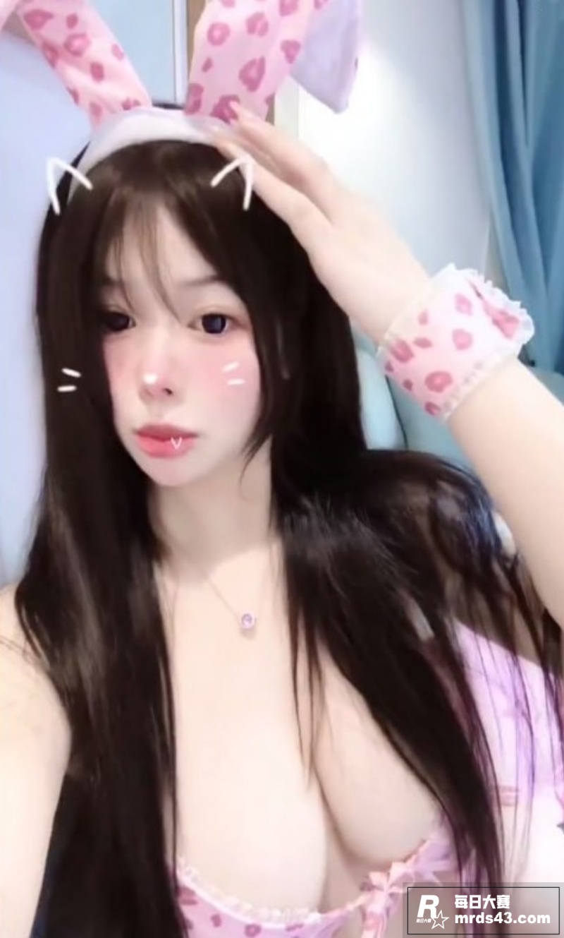 抖音高颜值巨乳女神 相关图片6